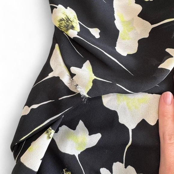 Simply Vera Wang Size XXL Black & White‎ Floral Lightweight Blouse  FLAWED - Picture 4 of 7